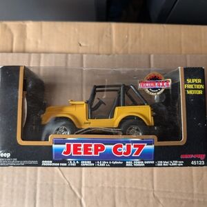 New Ray Jeep CJ7 Yellow 1:32 Scale